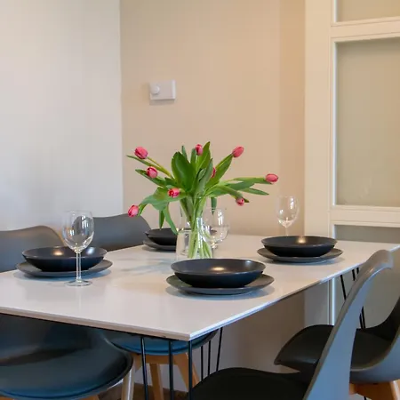 Apartment Ve Smeckach Cr 2 Bedroom Prague