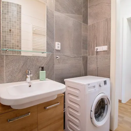 Apartment Ve Smeckach Cr 2 Bedroom Prague