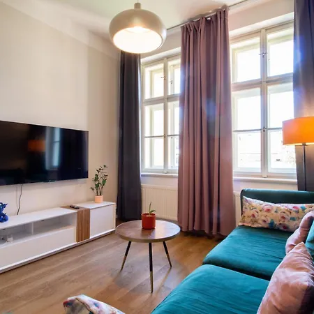 Ve Smeckach Cr 2 Bedroom شقة *