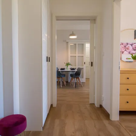 شقة Ve Smeckach Cr 2 Bedroom *