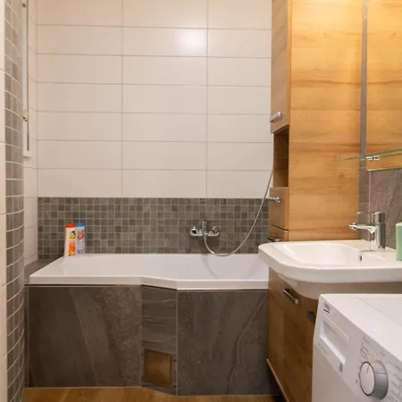 Ve Smeckach Cr 2 Bedroom شقة *
