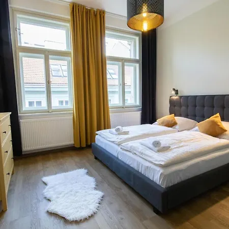 Ve Smeckach Cr 2 Bedroom شقة *